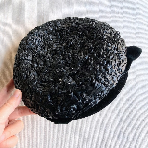 Vintage Bonwit Teller Philadelphia Gottlieb New York Straw and Velvet Black Hat main image 6